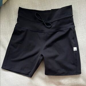 Vuori Daily Shorts - Black